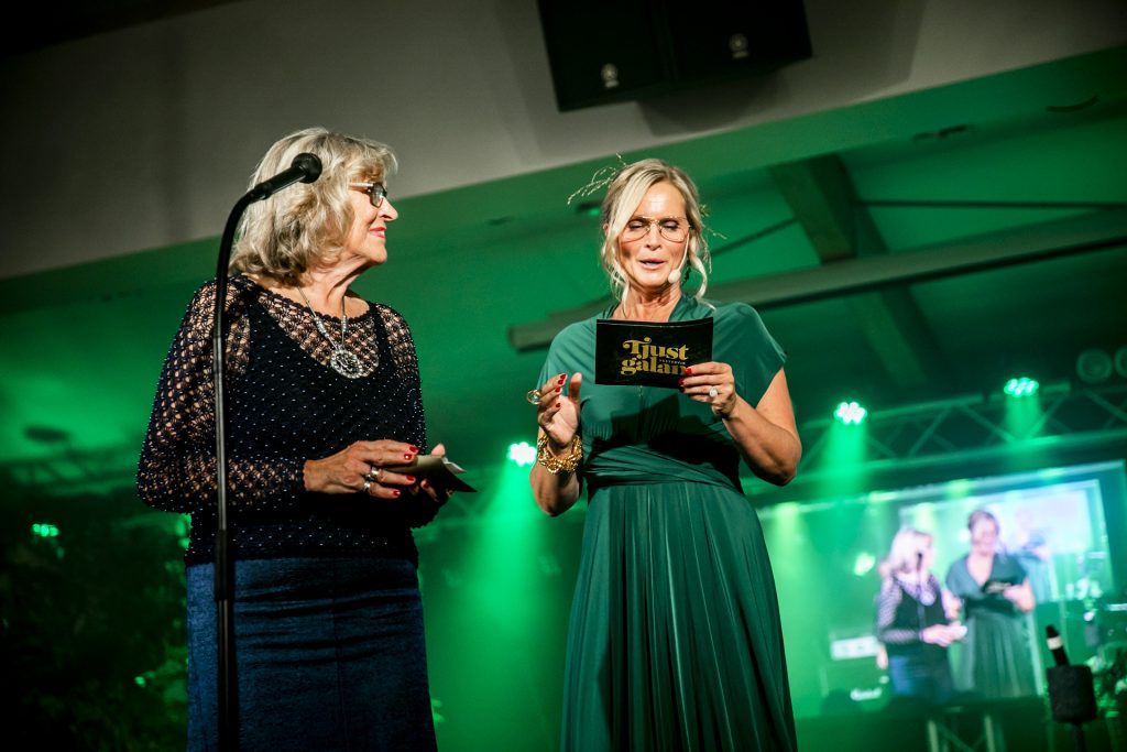 Britt-Marie Gustafsson delade ut Årets Kulturstipendie till minne av konstnären Henry Gustafsson.