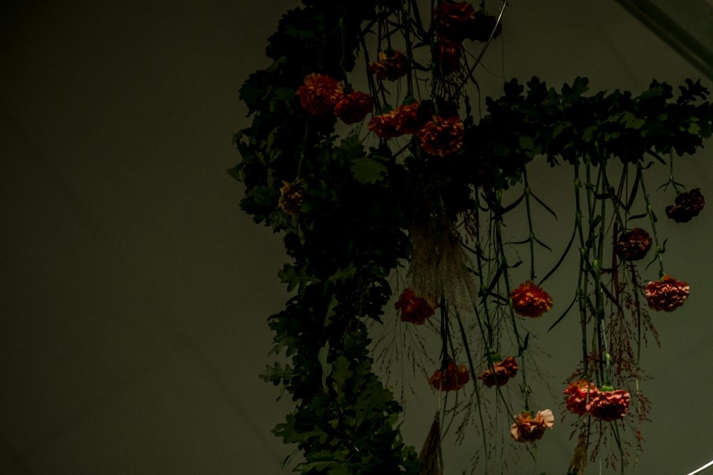 Temat Skogen gick igen i floristen Lars Nilssons design av blomsterdekorationer.